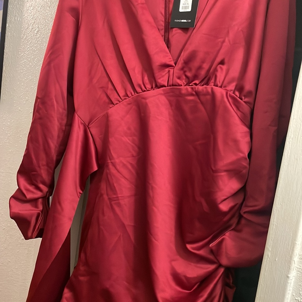 Maroon - Picture 2 of 3